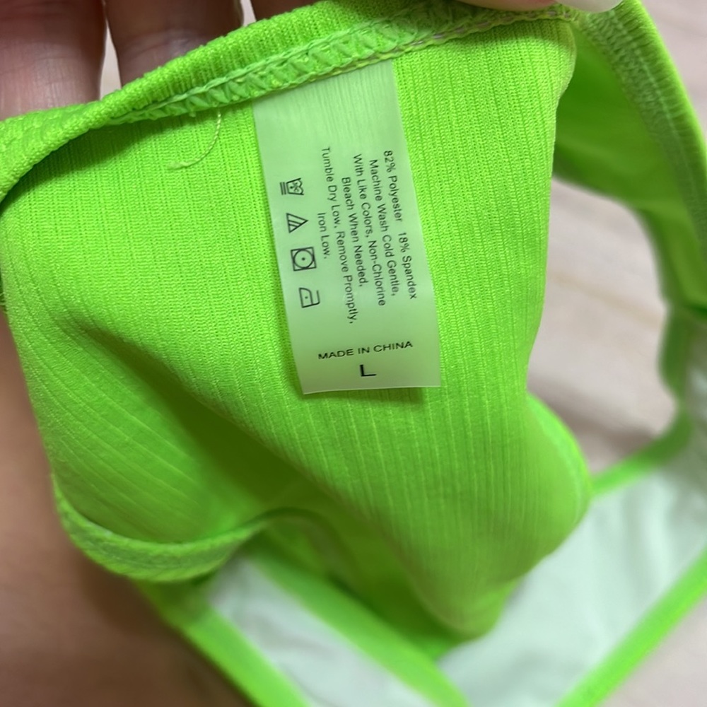 Bikini - Picture 9 of 10